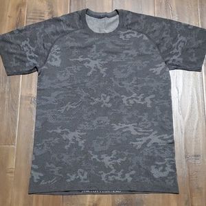 Lululemon men's M performance shirt, grey camo